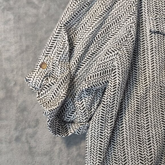 Croft and Barrow Womens Henley Top 1X Black White Print Roll Tab Sleeve Classic - Picture 4 of 9